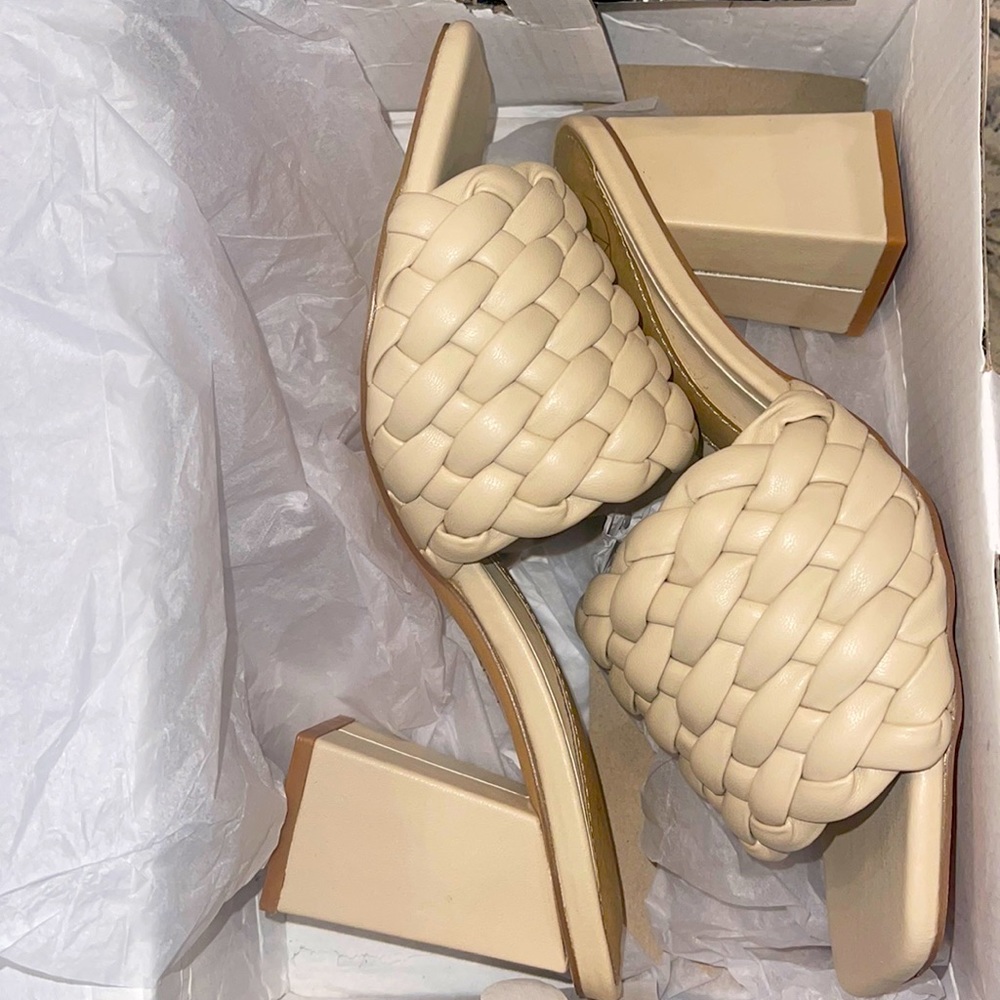 *NEW* Womens braided cream mule